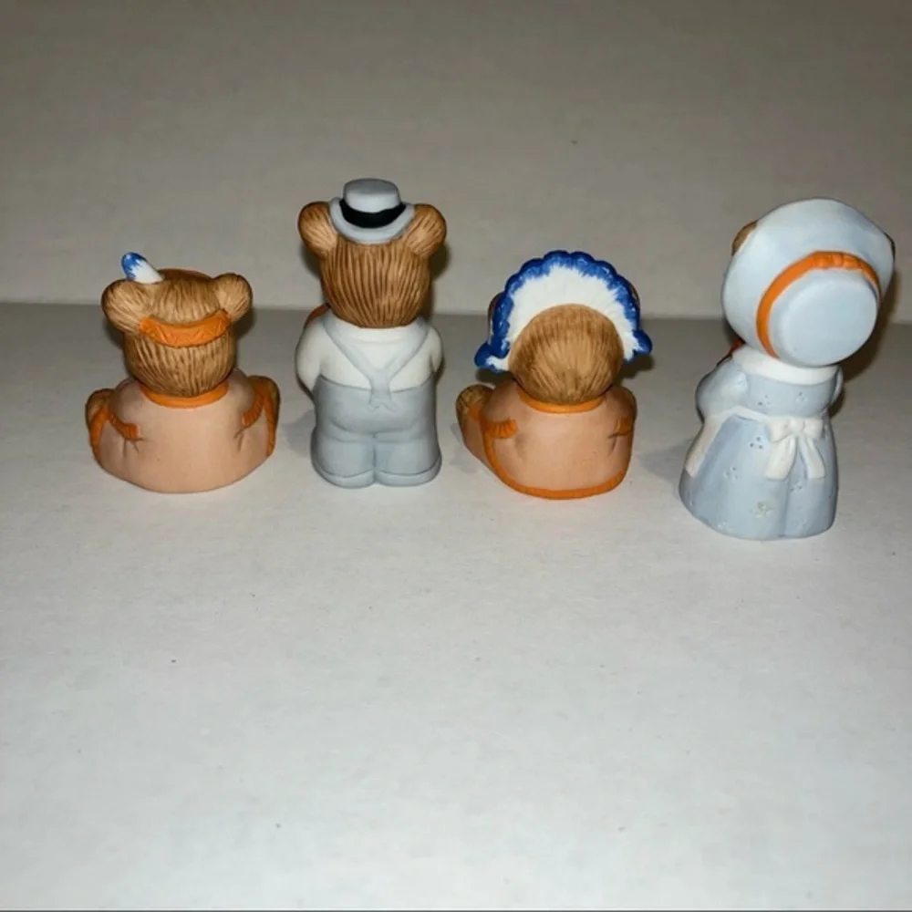Thanksgiving‎ Decorations-Home Interiors Bears, Enesco Napkin Holder & a Turkey
